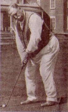 A photo of the President Taft putting.