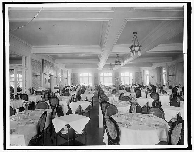 A photo of the new dining roomHotel Champlain circa 1911